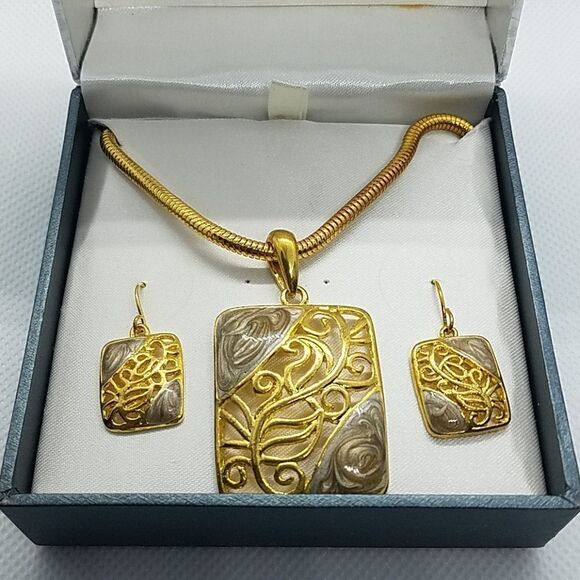 Worthington Gold & Tan Necklace & Earrings - Picture 2 of 2